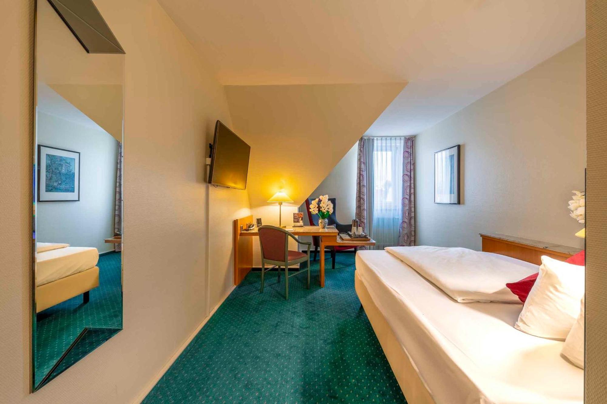 Plaza Inn Blankenburg Ditzingen, Sure Hotel Collection ภายนอก รูปภาพ